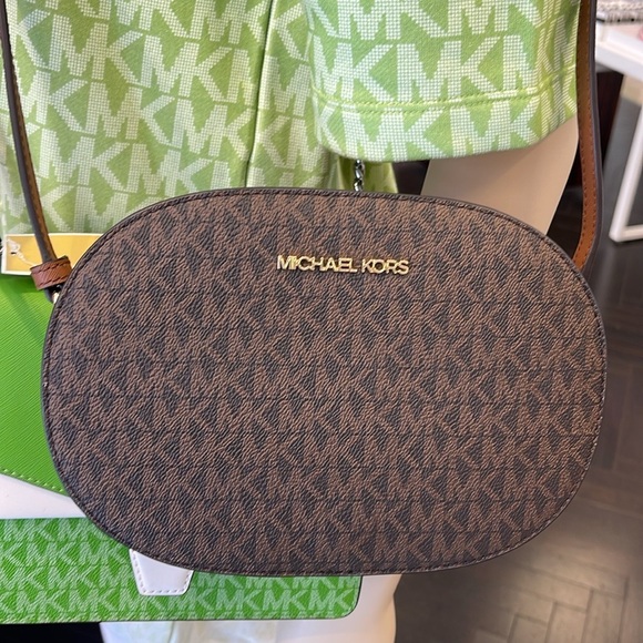 Michael Kors Jet Set Travel Medium Signature Logo EW Crossbody Bag Brown NWT - Picture 8 of 16